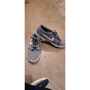 Mens size 10.5 Gray Nike Shoes